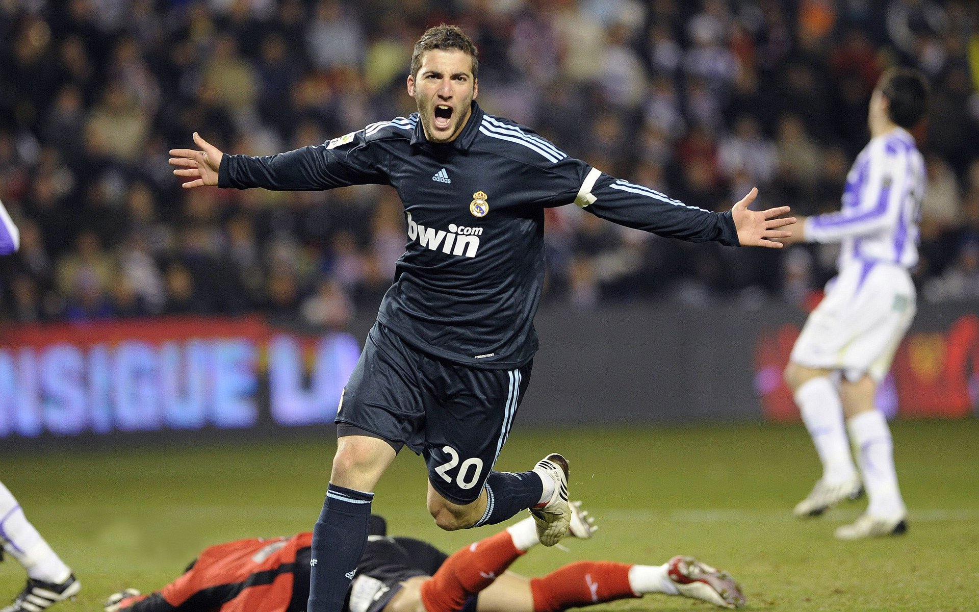 意甲焦点战之夜,范戴克个人能力完全展现,诠释现代中卫的统治力