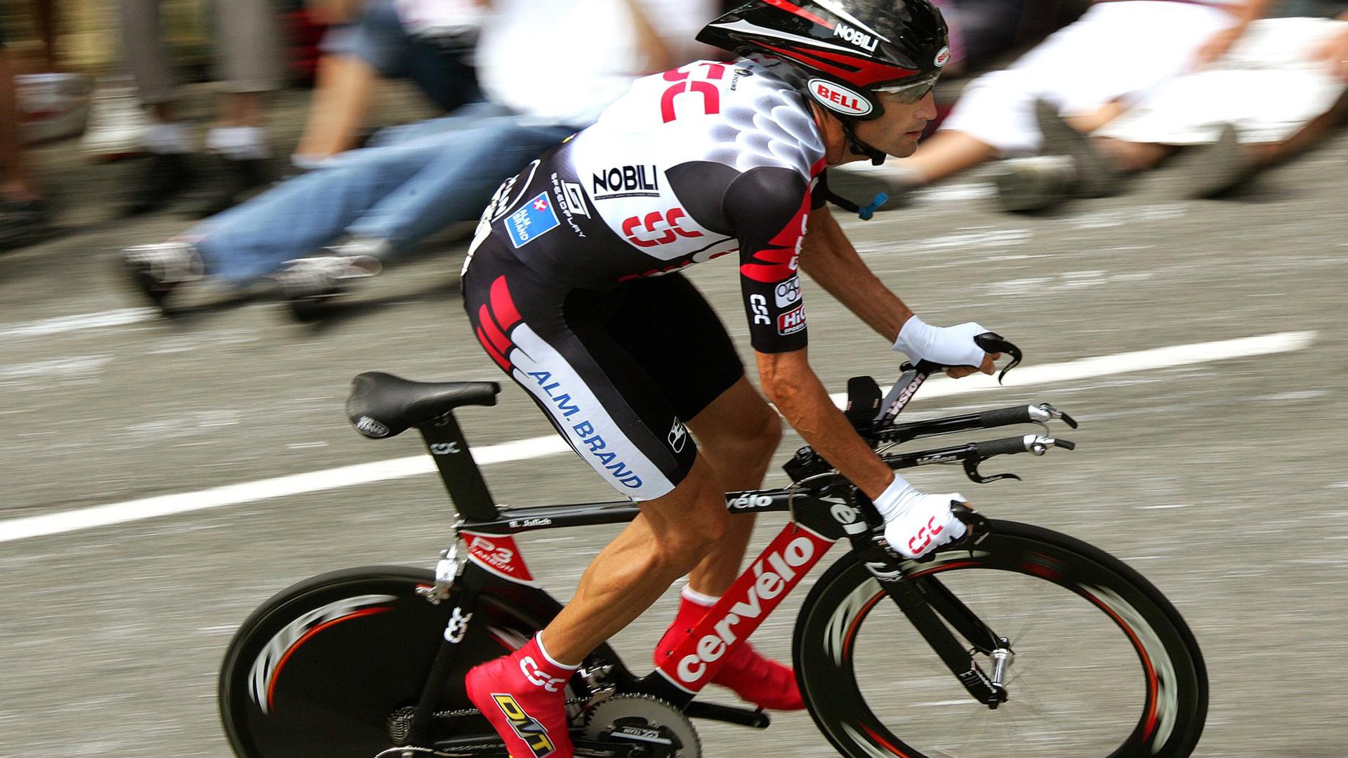 英超争冠之夜，萨拉赫压制级发挥，红军锁定王座