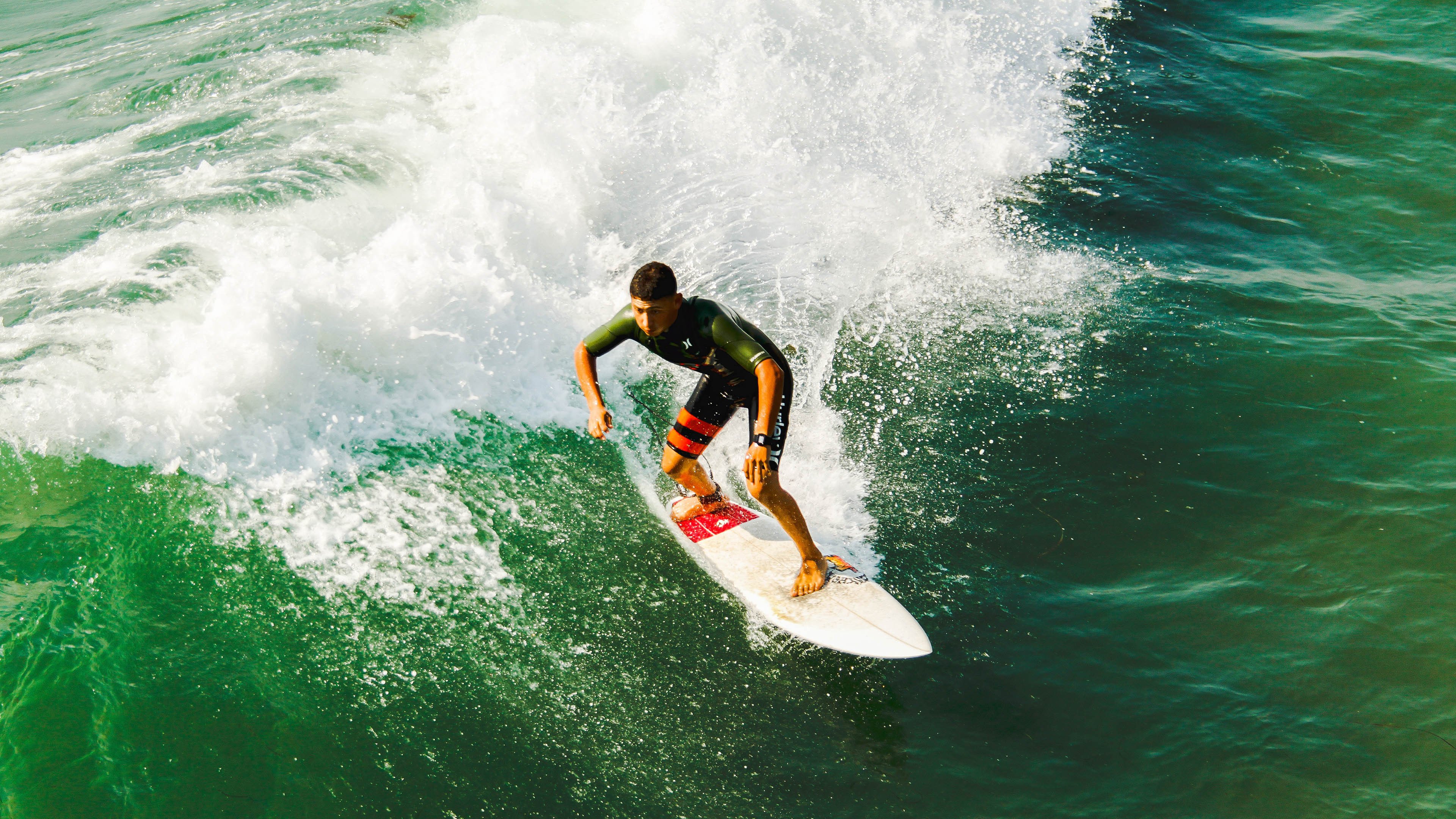 宿敌新章，凯尔特人鏖战马刺，字母哥点燃跨时代赛场